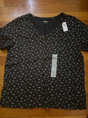 Old Navy Black Long Sleeve V-Neck Top with Small Floral Print